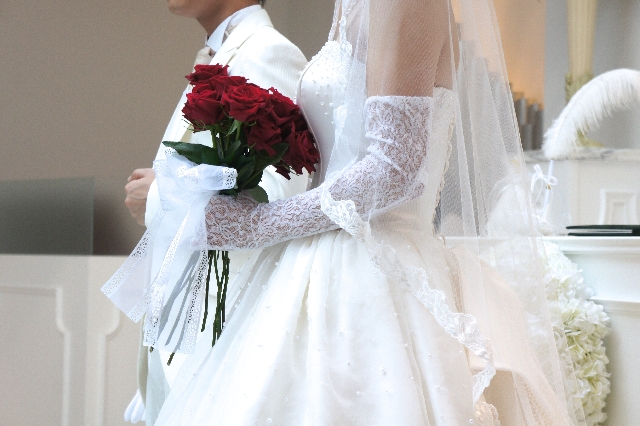 結婚式の入場曲で使えるオススメの50曲を紹介！定番から意外なものまで！２次会のBGMにも！