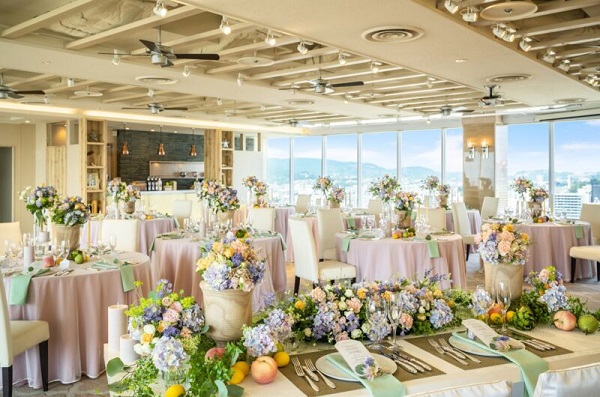 「ANAクラウンプラザホテル熊本ニュースカイ」のチャペルで叶える家族婚