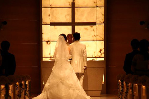 木の温かみと水音を感じる「ANAクラウンプラザホテルグランコート名古屋」で家族婚