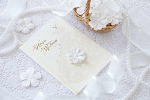 ゲスト 結婚式の招待状 必要最低限の返信マナーをチェック 家族挙式のウエディング知恵袋
