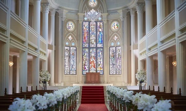ゴシック様式の大聖堂で叶える家族婚「セントアクアチャペル京都」