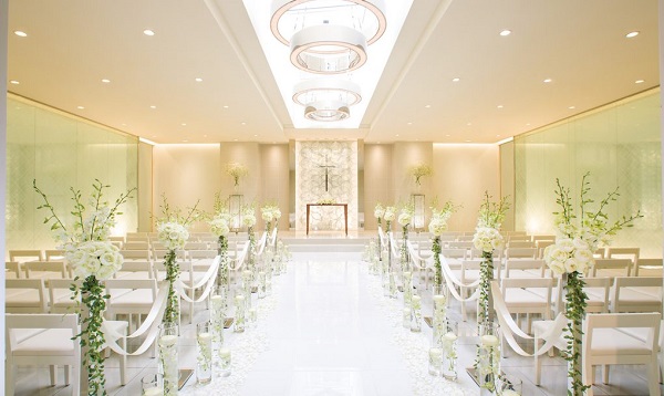 純白のチャペル空間で永遠の愛を誓う「オリエンタルホテル広島」