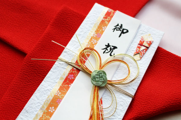 「袱紗（ふくさ）」とは？結婚式のご祝儀に使う「袱紗」の基礎知識！ 家族挙式のウエディング知恵袋