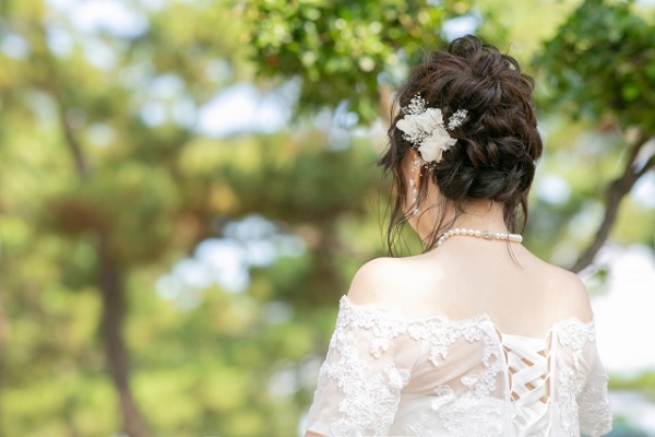 花嫁の髪の長さはロングがいいの ショートやミディアムはどう 家族挙式のウエディング知恵袋