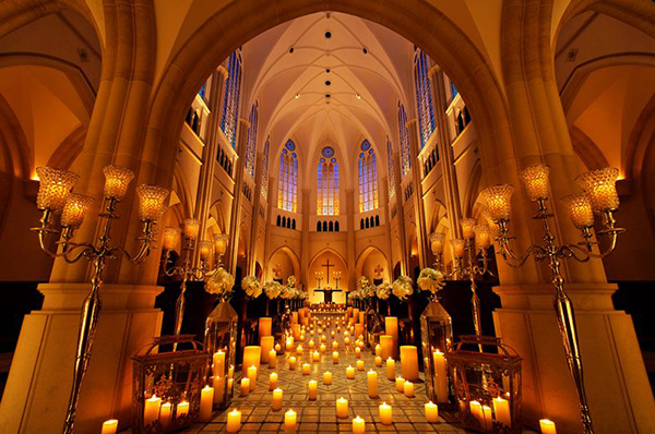 クラシカルな大聖堂を構えるハイグレードなチャペル、ホテル日航福岡