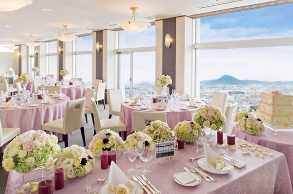 琵琶湖をのぞむ絶景チャペル、クサツエストピアホテルで挙げる家族挙式