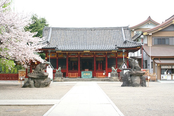 350年の歴史がある社殿「浅草神社」で厳かな神社婚を