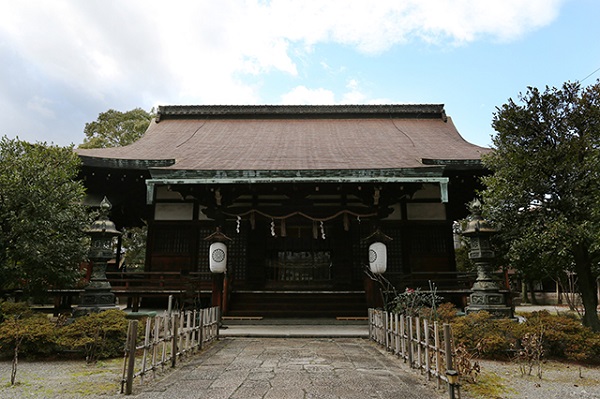「源氏三神社」のひとつ六孫王神社で過ごす、清らかなひととき