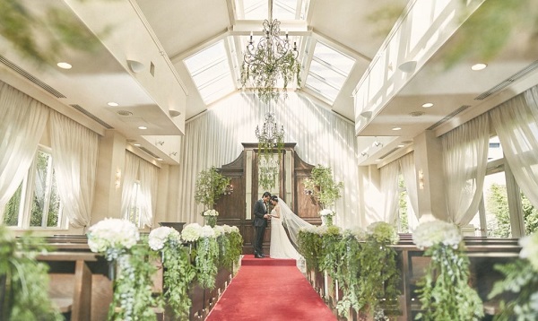 大阪で少人数の結婚式におすすめ 家族挙式人気チャペル4選 家族挙式のウエディング知恵袋